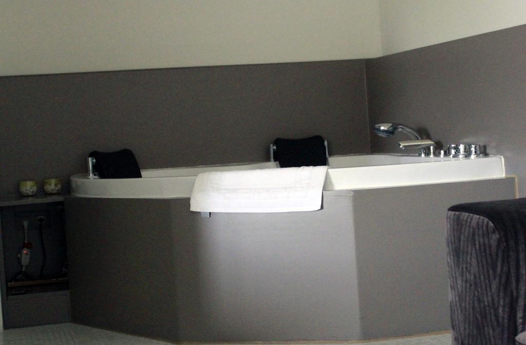 Den Bongaerd B&B And Wellness Tongeren Bagian luar foto